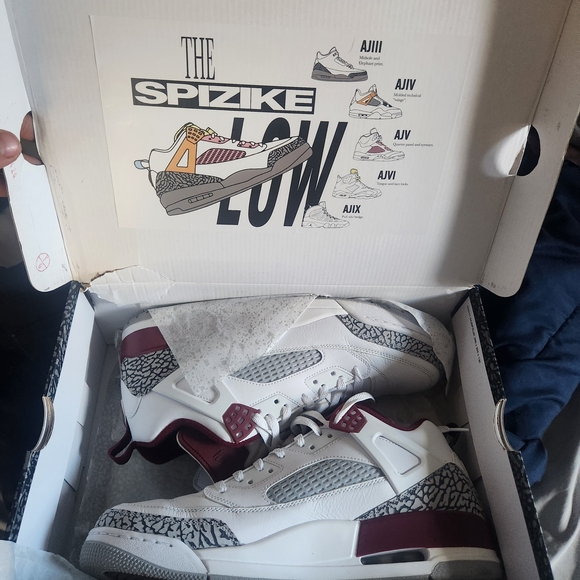 jordan spizike burgundy